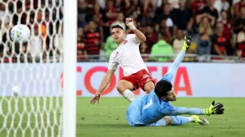 Sí tiene gol: Rafael Santos Borré comanda al Internacional de Porto Alegre