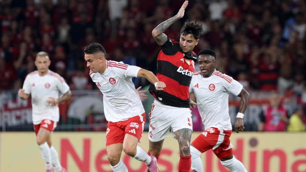 Rafael Santos Borré fue la figura del partido entre Internacional y Flamengo