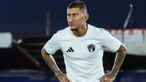 Stheven Robles apunta contra la cancha de Mixco: "Es malísima"