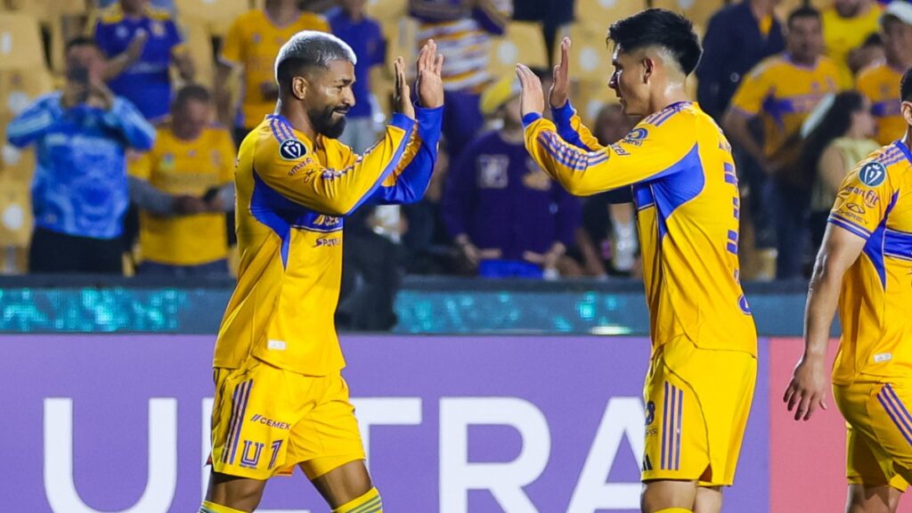 Rodrigo Aguirre tuvo debut goleador