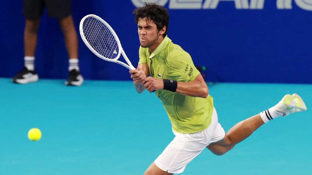Rodrigo Pacheco en partido de tenis