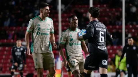 Santos rescata el empate ante Querétaro en un duelo ríspido en La Corregidora