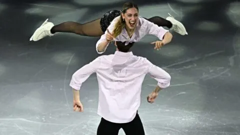 ¡Fiesta sobre hielo! Sara Conti y Niccolo Macii ponen a bailar a Milano Cortina 2026 con 'La Macarena'