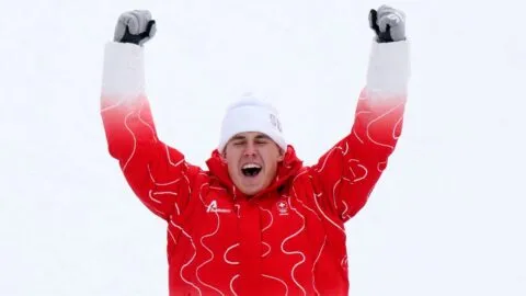 Tercer oro de von Allmen y dominio italiano en luge acaparan los Golden Moments de Corona para Latinoamérica