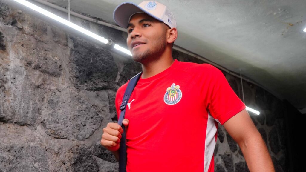 Tiba Sepúlveda regresa con Chivas para el duelo ante Cruz Azul