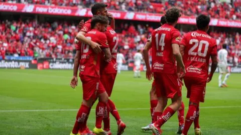 Toluca se sube a la cima de la Liga MX tras tumbar a unas Chivas sin pólvora