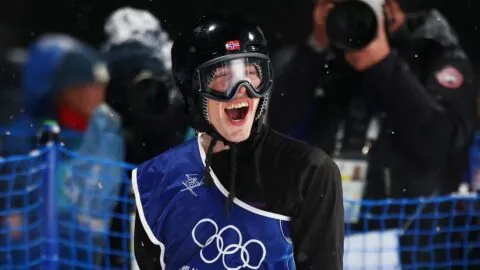 Tormod Frostad gana el oro y lidera un podio de estreno en el esquí freestyle big air varonil
