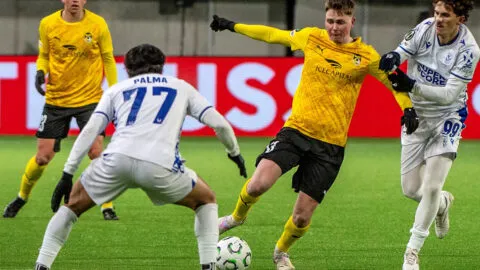 Con una asistencia de Palma, Lech resuelve el trámite ante Kups y sigue adelante