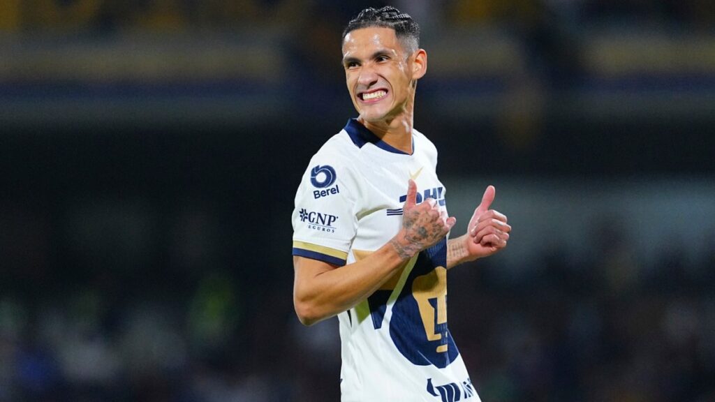 Uriel Antuna durante el partido de Pumas en Concachampions