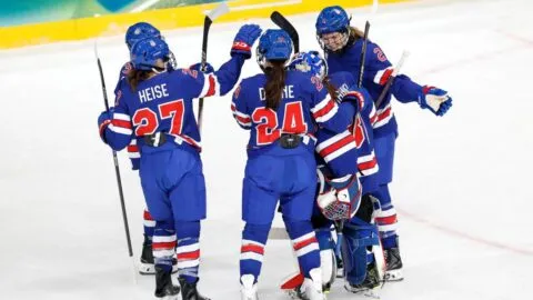 Estados Unidos apalea a Chequia en el hockey femenil de Milano Cortina 2026