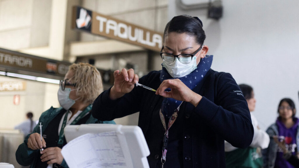 CDMX habilitó módulos por alcaldía para vacunarse. Reuters
