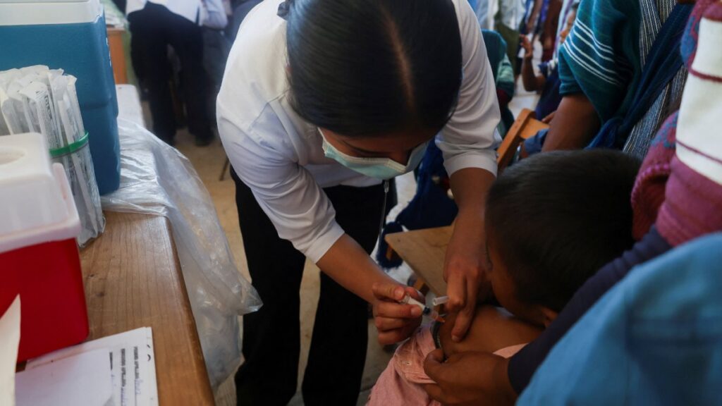 ¿En qué estaciones del Metro de la CDMX aplican la vacuna contra el sarampión?