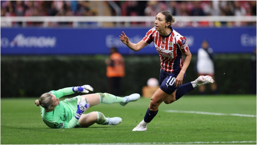 Adriana Iturbide celebra el gol del triunfo de Chivas ante América. Imago 7