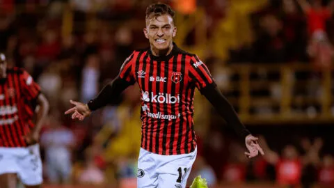 Alajuelense corta la racha y supera a Cartaginés con autoridad