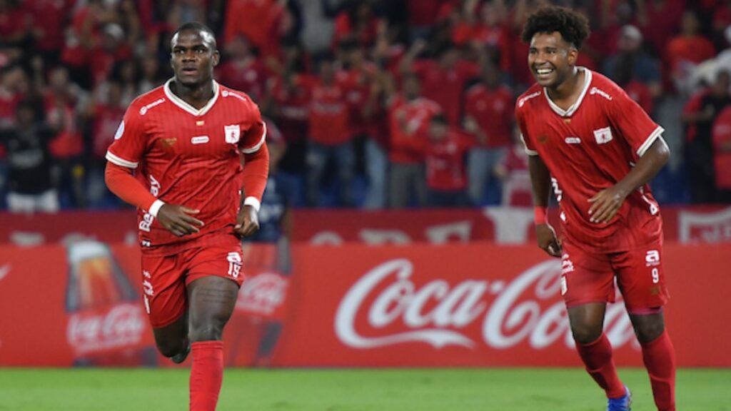 Jugadores del América celebrando. 