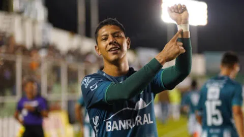 Óscar Castellanos le da el triunfo a Antigua frente a Achuapa