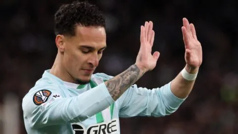 Betis cae en Grecia y Álvaro Fidalgo no logra debutar en la Europa League