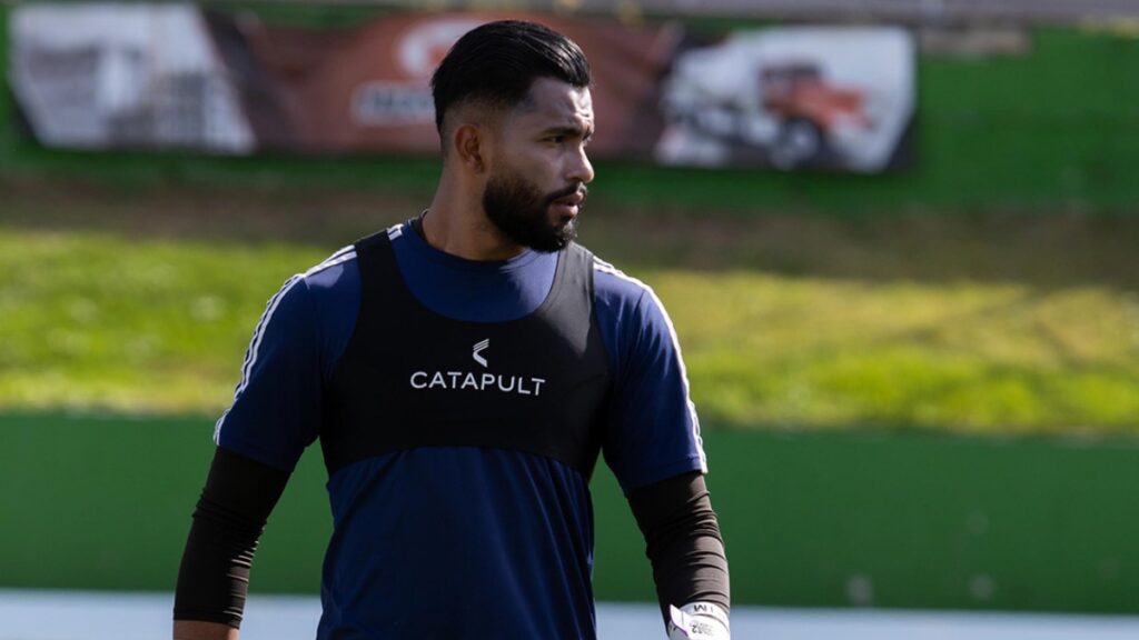 Arnold Barrios, ante la posibilidad de ser titular en Comunicaciones | @CremasOficial