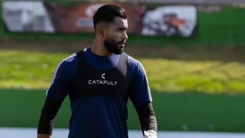 Comunicaciones recibe un golpe en medio de su racha positiva