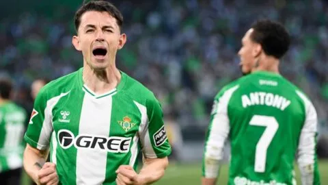 Álvaro Fidalgo anota, pero el Betis deja ir el triunfo ante Sevilla en el Gran Derbi