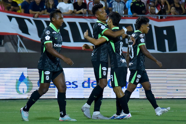Jugadores de Nacional celebrando.