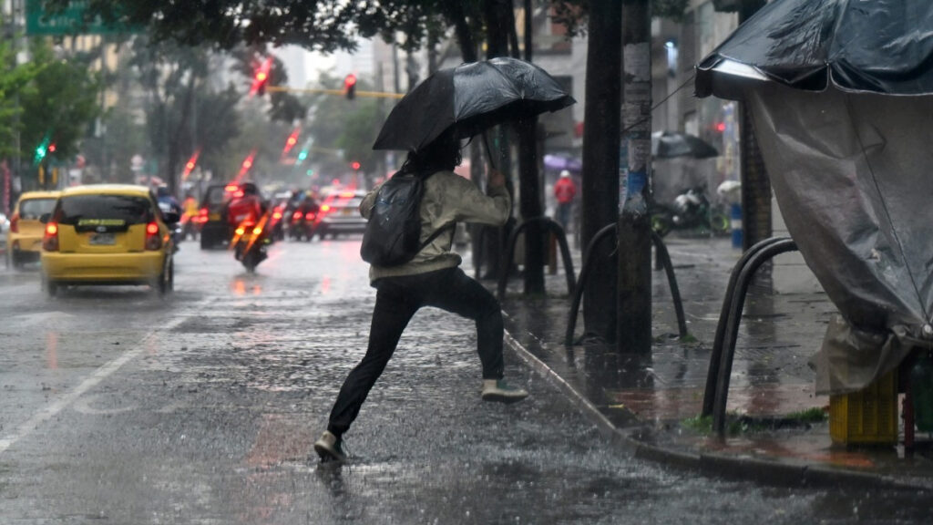 Bogotá, en medio de la lluvia. - Diana Sánchez, AFP.