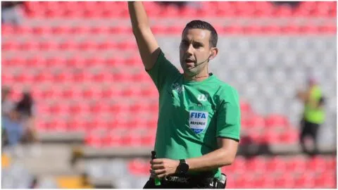César Ramos y árbitros mexicanos regresan al país tras quedarse varados por la crisis en Medio Oriente