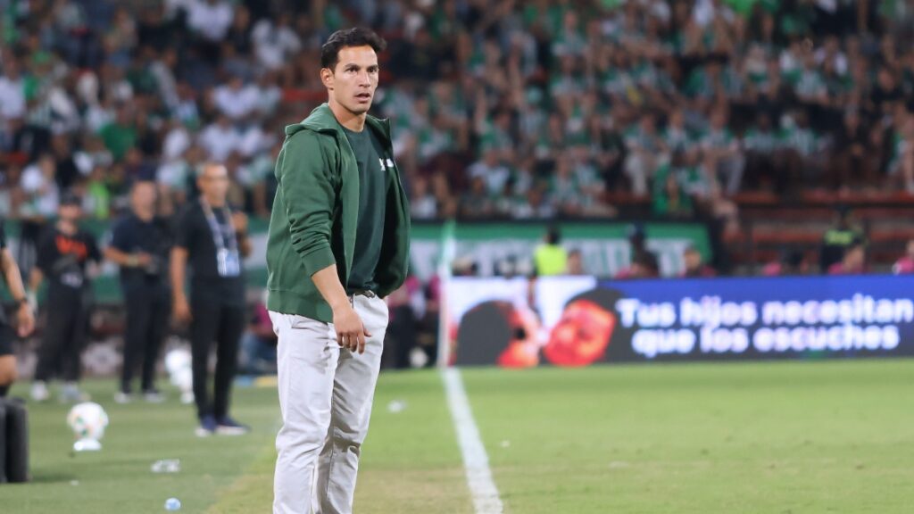 Diego Arias, director técnico de Atlético Nacional en la cuerda floja