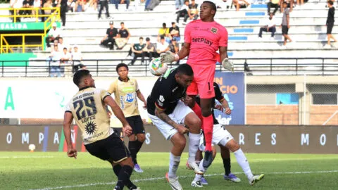 Wuilker Faríñez saca con vida al Inter de Bogotá del Cincuentenario