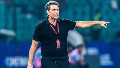 José Francisco Molina ya está en Honduras para comenzar su ciclo como seleccionador