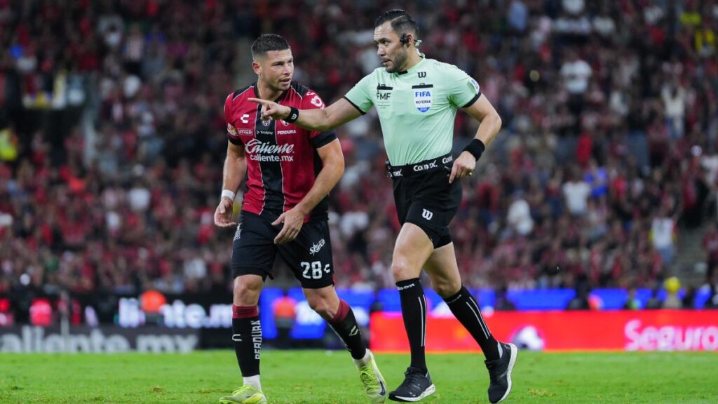 El incidente con el Gato Ortiz se produjo horas después del Clásico Tapatío, partido que generó inconformidad en la afición