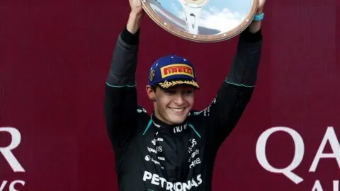 George Russell celebra triunfo en Australia tras intensa batalla con Charles Leclerc