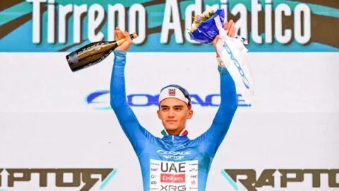 Isaac del Toro finaliza segundo en la etapa 2 y es líder general de la Tirreno-Adriático 2026