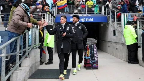 El técnico de Minnesota explica por qué James sigue sin minutos