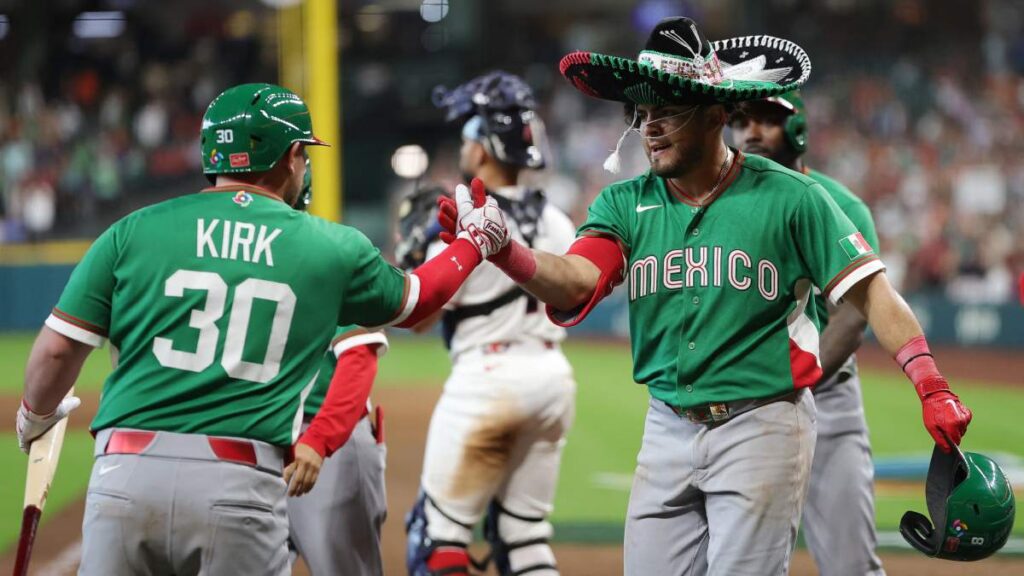 Jonathan Aranda durante el México vs Gran Bretaña del Clásico Mundial de Béisbol 2026