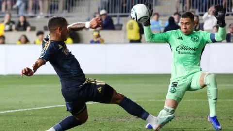 Luis Ángel Malagón aterriza en Guadalajara para ser operado y agradece las muestras de apoyo