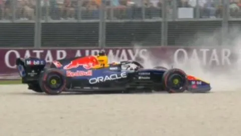Accidente de Verstappen en la qualy del GP de Australia provoca bandera roja
