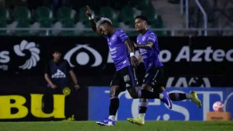 Mazatlán sorprende y golea a León con doblete de Brian Rubio