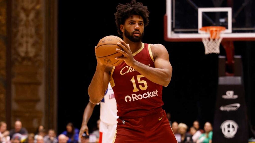 Norchad Omier con Cleveland Charge