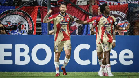 Medellín pestañea y se lleva un empate de Montevideo