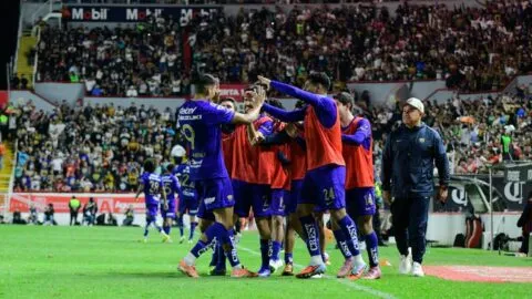 Memote Martínez lidera la victoria de Pumas y deja atrás la derrota a media semana