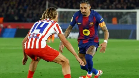 Barcelona se acerca a la hazaña: Raphinha marca de penal