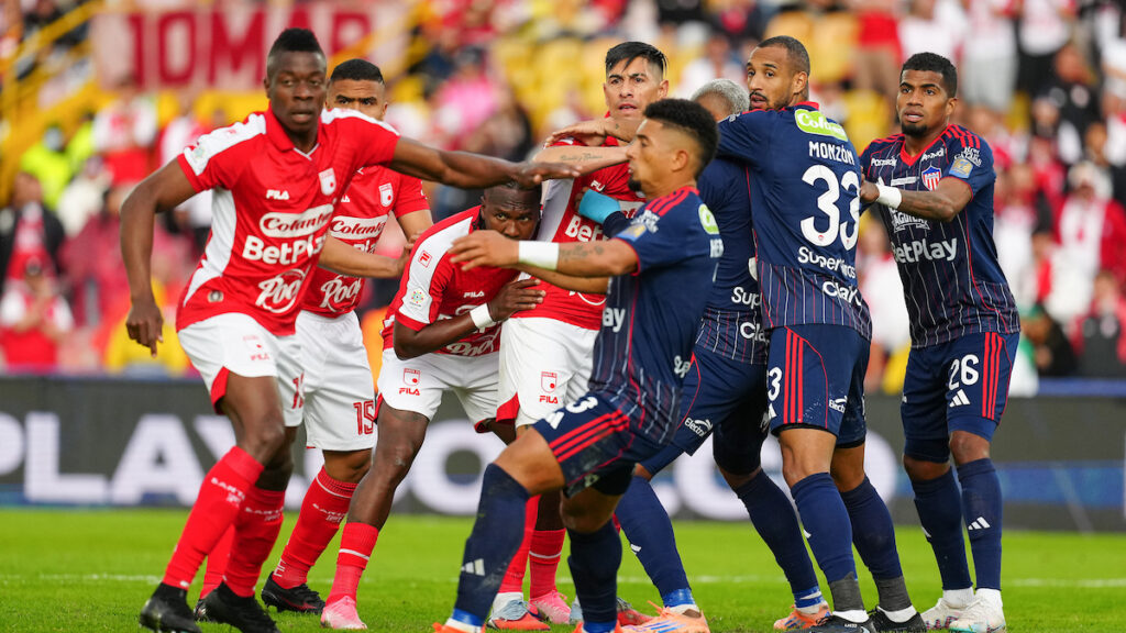 Jugadores de Santa Fe y Junior. - Vizzor Image.