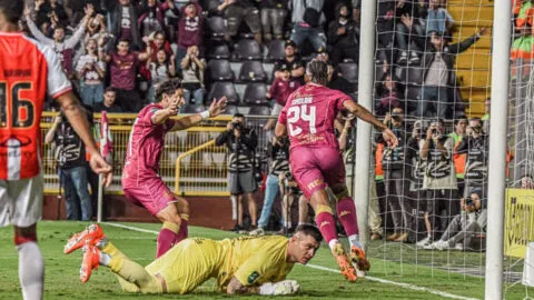 Sinclair aparece sobre el final y Saprissa vence a Herediano