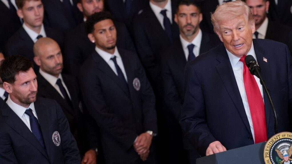 Trump felicitando al Inter Miami