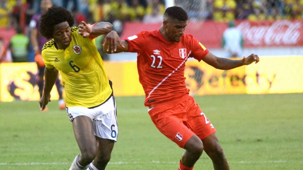 Carlos Sánchez en un Colombia vs Perú 