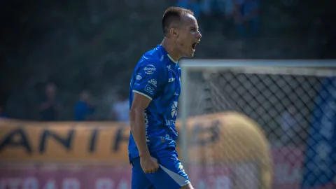 Cobán Imperial golpea primero y toma ventaja ante Mixco