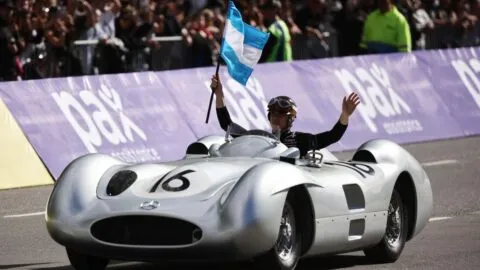 Franco Colapinto se presenta en las calles Buenos Aires y revela su afición por Checo Pérez