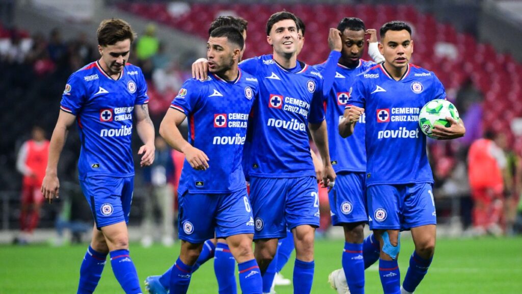 Cruz Azul en festejo de victoria
