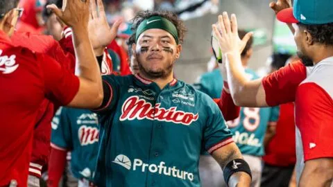 ¡Lluvia de carreras! Diablos Rojos vence Conspiradores y asegura la serie en Querétaro